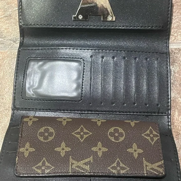 LVee monogram logo long wallet to match your bag or purse. 🔥🔥🔥 - Picture 2 of 3
